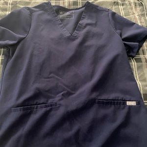 Figs Navy Blue
Shirt- small Women's Navy Amapa
Pants-medium Women's Navy Mundri